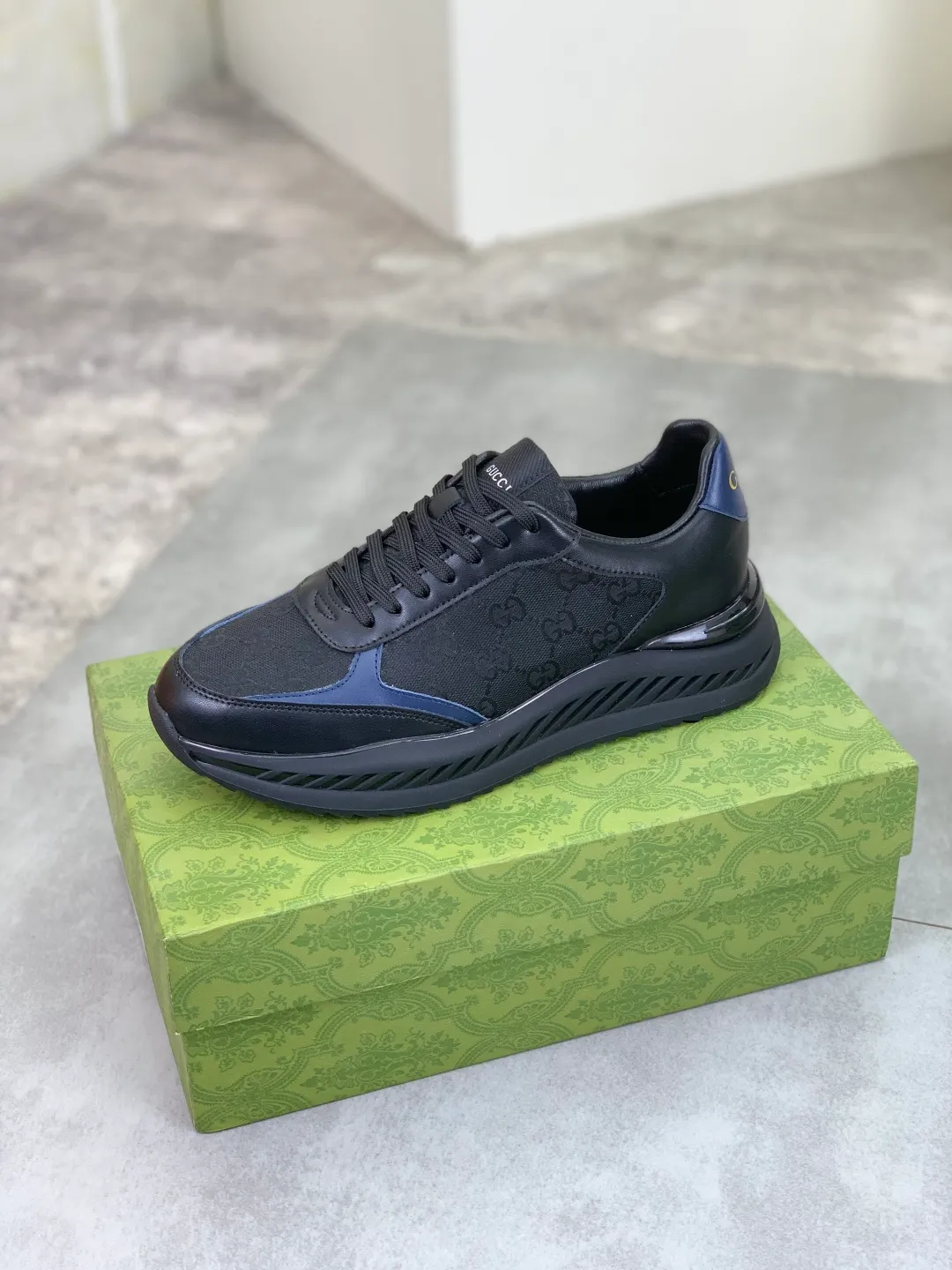 Men's shoes 💰P460💰【New model】🆘 The latest model from Gucci official website🎁Classic casual and fashionable men's shoes👟Best model💥The style is simple and elegant, exclusive for trendy men. Unique official website latest brand elements👑Gucci original decoration, fashionable and generous, the fabric is made of original soft calfskin➕Comfortable soft pigskin lining ✅Wear-resistant rubber outsole specified on the official website_Full of elasticity, the classic model taken at the counter 🎬Color: 4⃣️colors available😍Number of yards: 38-44 (45 46 customized)